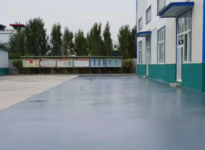 果洛彩色路面喷涂翻新的材料对冬季