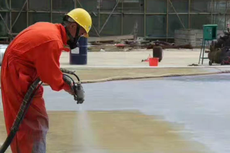 果洛彩色路面喷涂是一种为路面